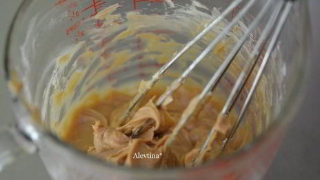 рулет шоколадный с арахисовой пастой