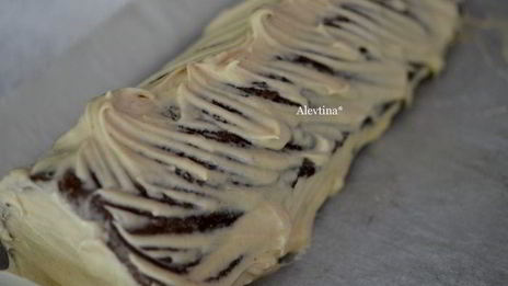 рулет шоколадный с арахисовой пастой