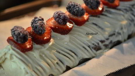 рулет шоколадный с арахисовой пастой