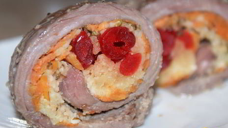 рулетики из говядины с вишней и миндалем