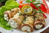Рулетики из кабачков с сыром и перцем