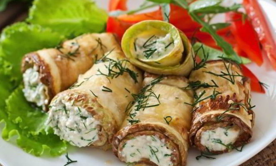 Рецепт рулетиков из кабачков с сыром и перцем