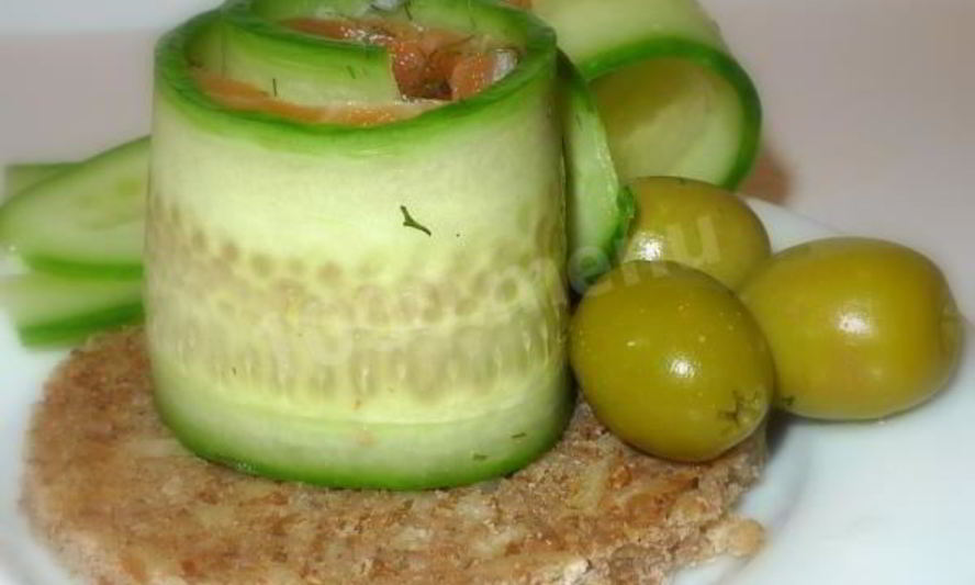 Рецепт рулетиков из огурцов и семги