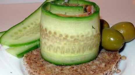 рулетики из огурцов и семги