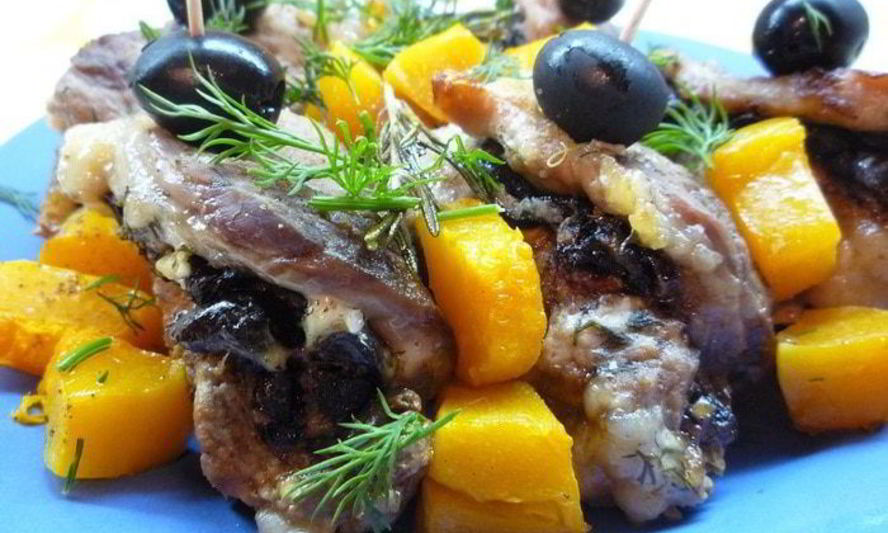 Рецепт рулетиков из свинины с черносливом