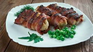 Рулетики из телятины в оболочке из бекона