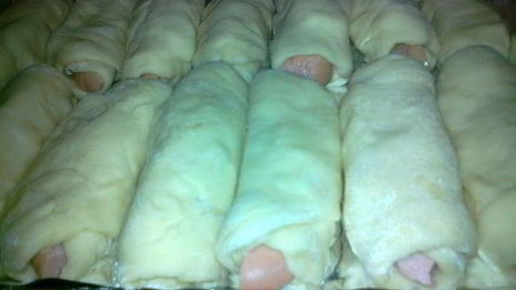 рулетики с сардельками и сыром