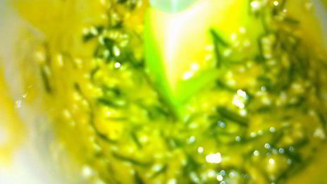 рулетики с сардельками и сыром