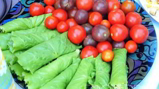 Рулеты из листьев салата