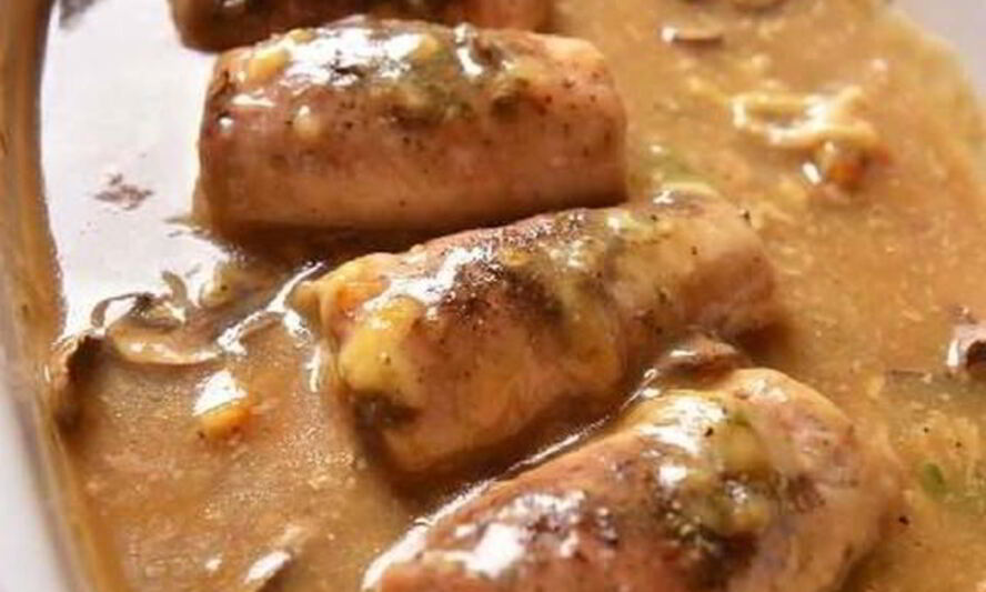 Рецепт рулетов из свинины в сметанном соусе