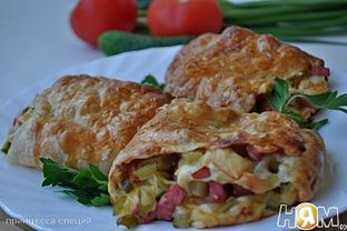 Слоеный рулет с ветчиной и сыром