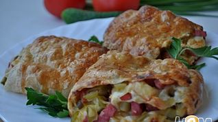 Слоеный рулет с ветчиной и сыром