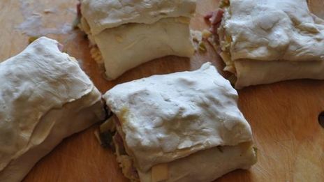 слоеный рулет с ветчиной и сыром