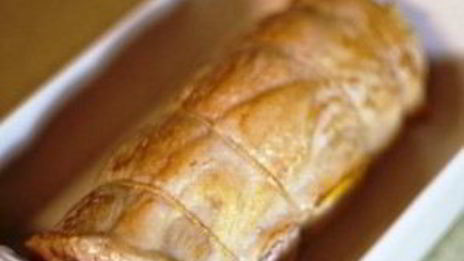 свиной рулет с морковью и черносливом