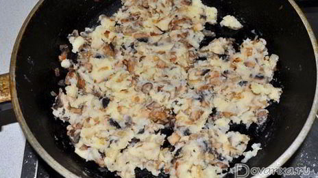 свиные рулетики с грибами и картошкой