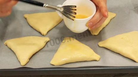 самса с фаршем из слоеного теста