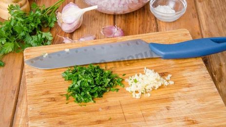 самса с курицей из слоеного теста