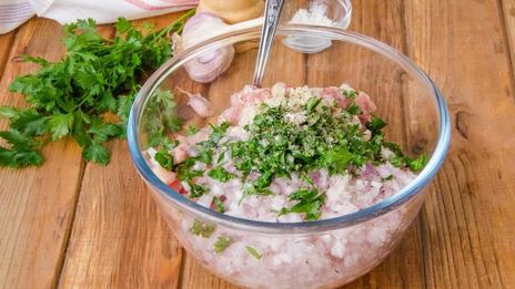 самса с курицей из слоеного теста