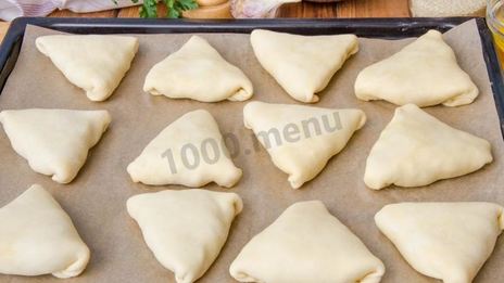 самса с курицей из слоеного теста