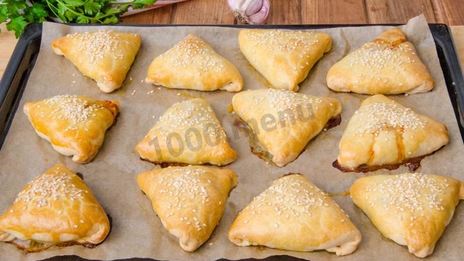 самса с курицей из слоеного теста