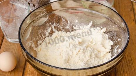 самса с курицей из слоеного теста