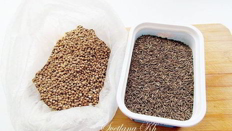 самса с мясом и помидорами