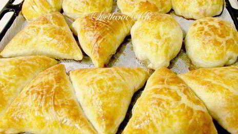 самса с мясом и помидорами