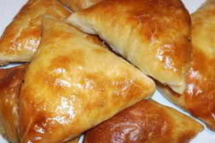 Самса с сыром из слоеного теста