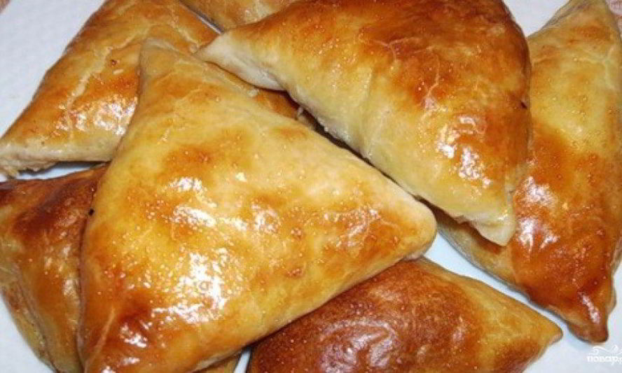 Рецепт самсы с сыром из слоеного теста