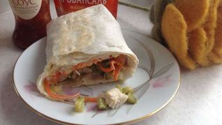 Шаурма с курицей в лаваше