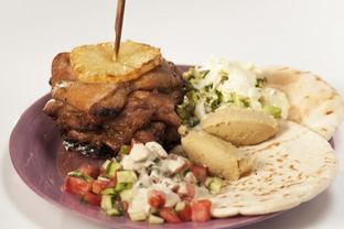 Шаверма с курицей и ананасом