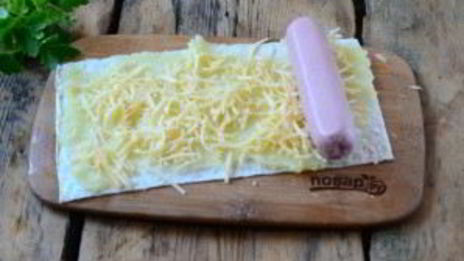 сосиски в картофельно-сырной шубке