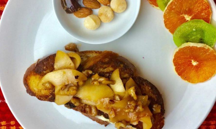 Рецепт французских жареных сэндвичей с сыром филадельфия и зелеными яблоками