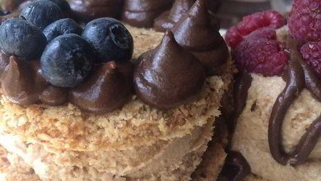 имбирные сэндвичи с кокосово-чайным мороженным