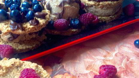 имбирные сэндвичи с кокосово-чайным мороженным