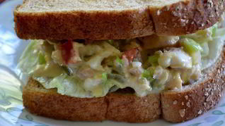 Классический сэндвич с тунцом