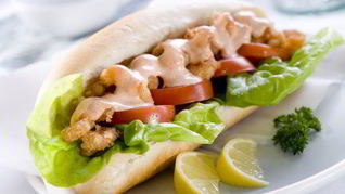 По-бой сэндвич с жареными креветками