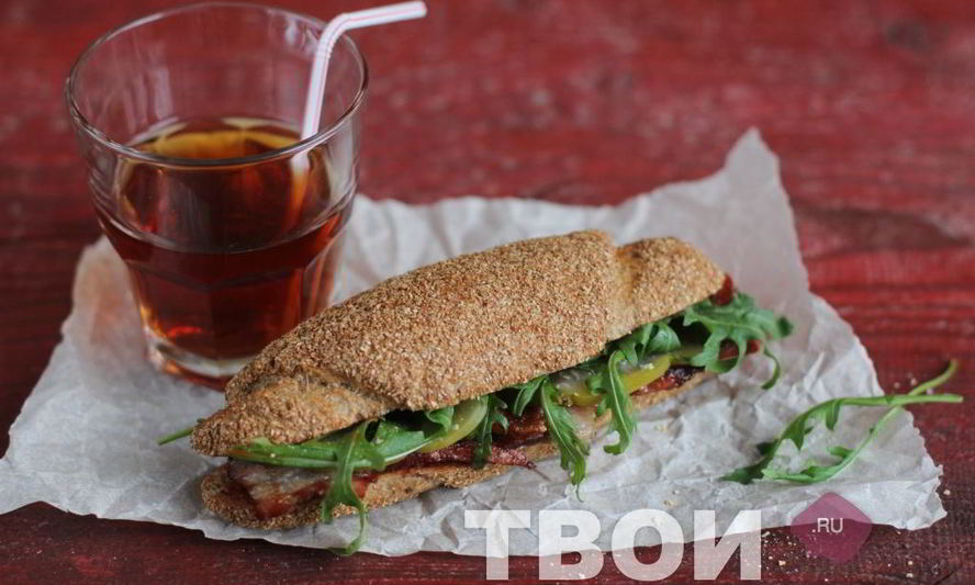 Рецепт сэндвича с беконом и руколой