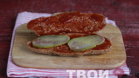 сэндвич с беконом и руколой