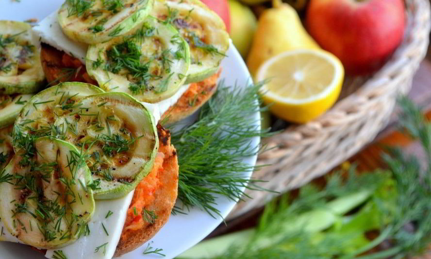 Рецепт сэндвича с брынзой и овощами