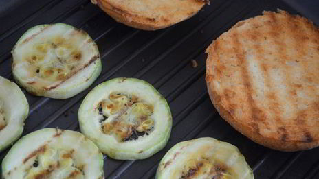 сэндвич с брынзой и овощами