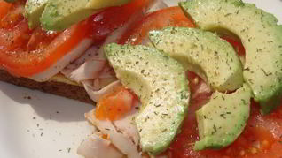 Сэндвич с индейкой и авокадо