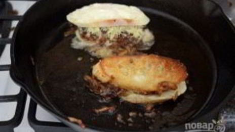 сэндвич с карамелизированным луком