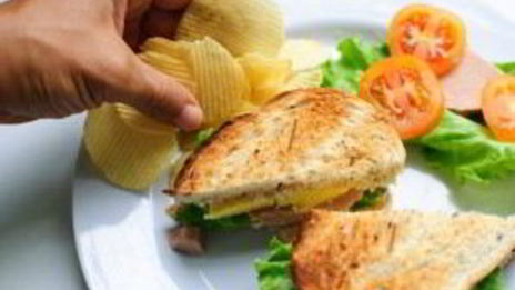 сэндвич с колбасой