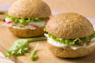 Сэндвич с крабовыми палочками