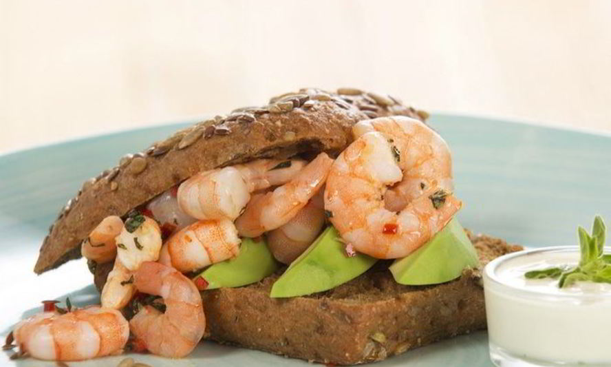 Рецепт сэндвича с креветками и авокадо