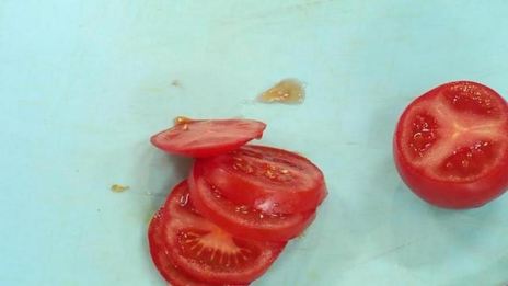 сэндвич с курицей-гриль, беконом и яйцом