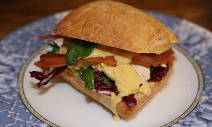 Рецепт сэндвича с курицей карри, радиккио и базиликом