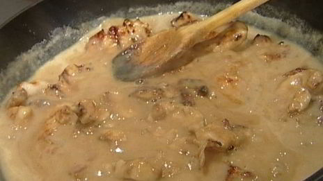 сэндвич с курицей в арахисовом соусе