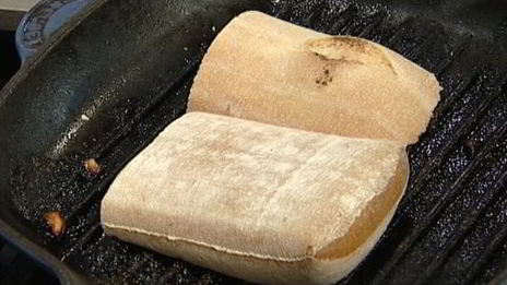 сэндвич с курицей в арахисовом соусе